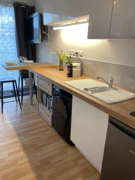Le Cosy Tassin - Rez De Jardin Apartman Kültér fotó